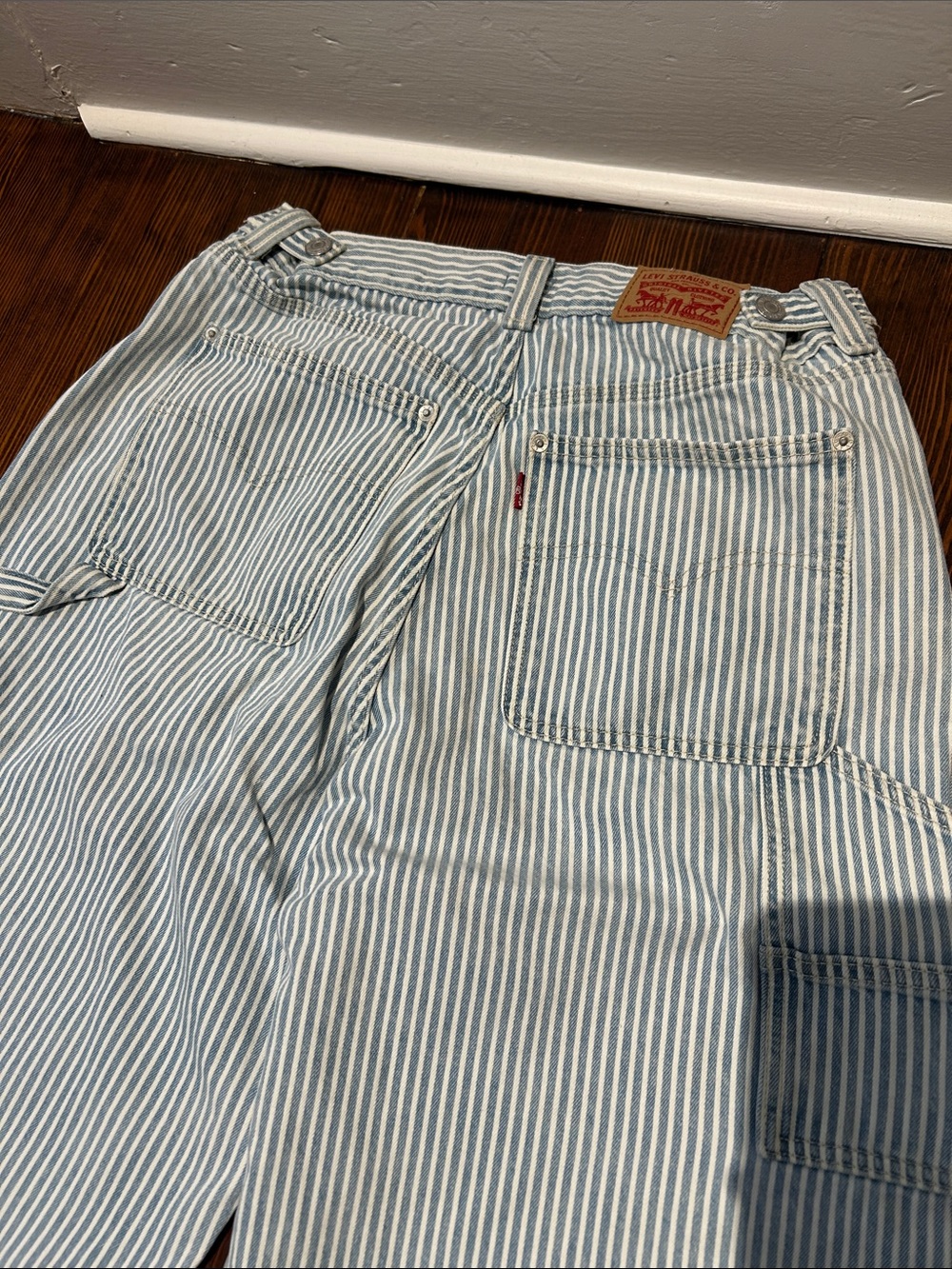 Levi's Blue and White Striped Denim cinch baggy - Picture 5 of 7